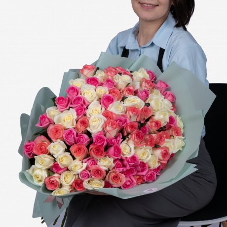 Букет из 101 разноцветной розы 70 см