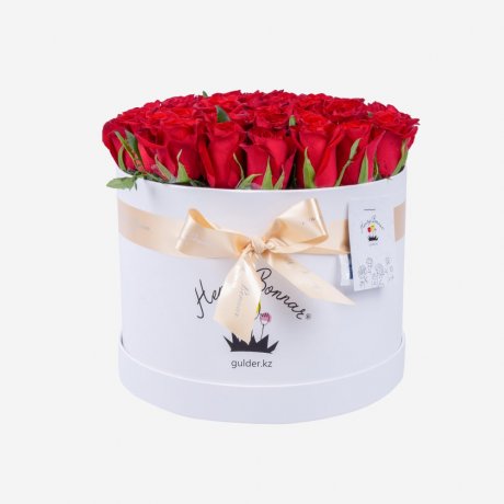 Букет из красных роз в белой коробке "White paris" S