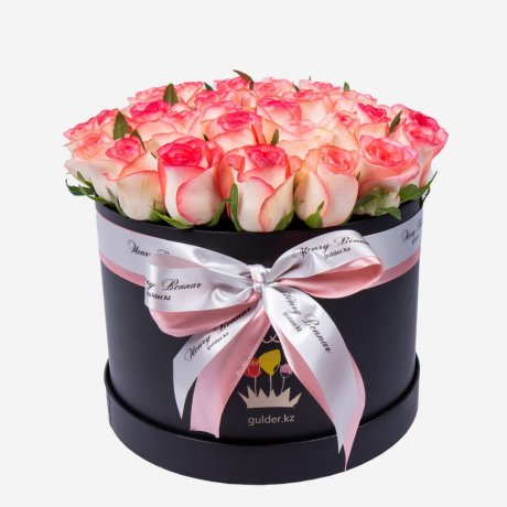 Букет из 35 роз в коробке "Jumilia black"