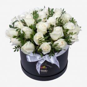 Коробка с элегантными розами "Белый шоколад"