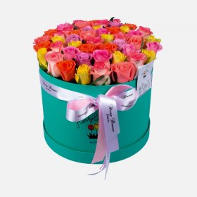 Букет из разноцветных роз в коробке тиффани