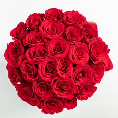 25 красных роз в черной коробке