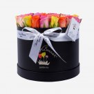 Коробка из 35 разноцветных роз "Микс в черном"